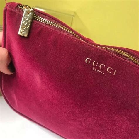 gucci makeup bag pink velvet.